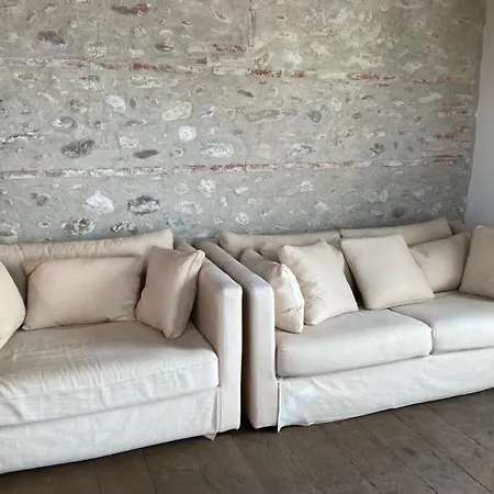66c1 - In A Chateau