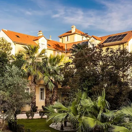 66c1 - In A Chateau Perpignan